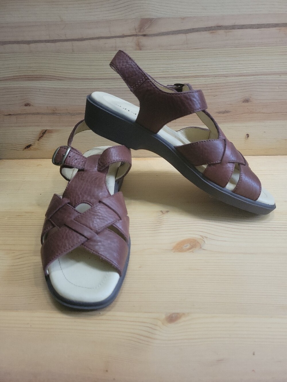 Softspots Size 8N Narrow Brown Leather Sandals Buckle Adjustable